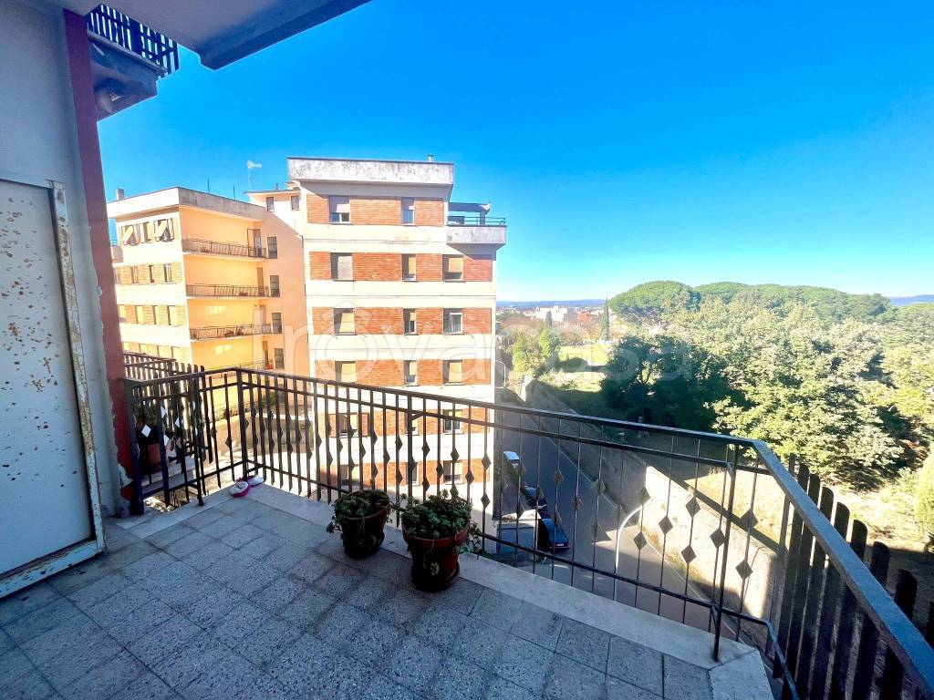 Appartamento in vendita a Viterbo via Francesco Caprini
