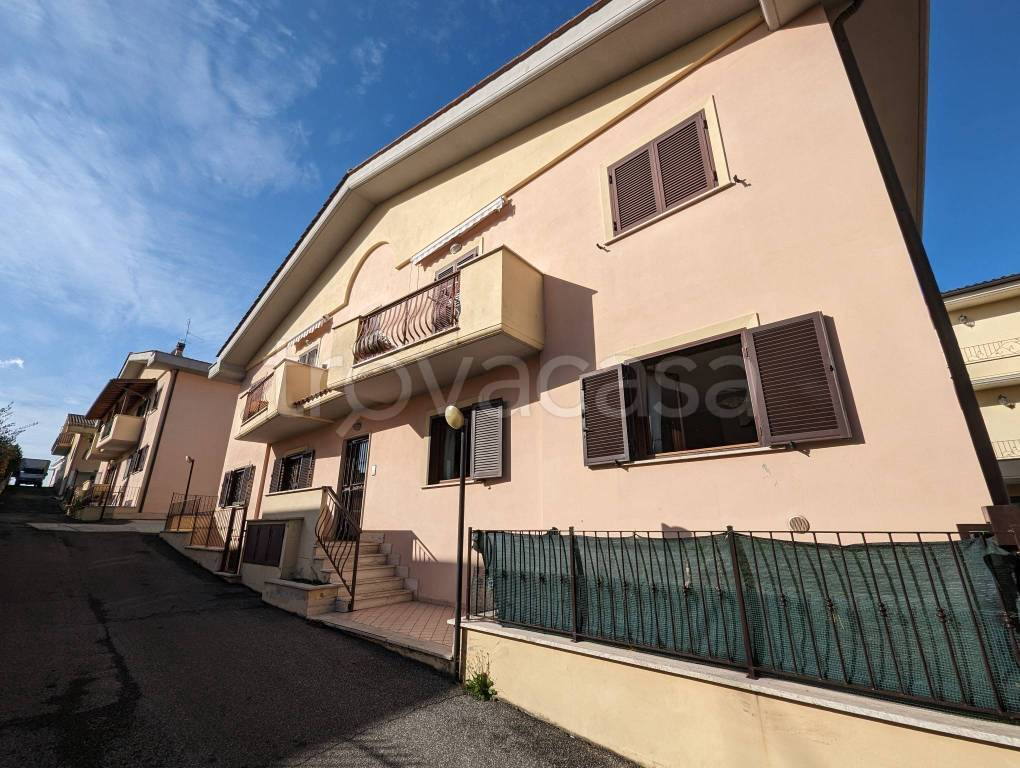 Appartamento in vendita a Roma via Mussomeli, 5