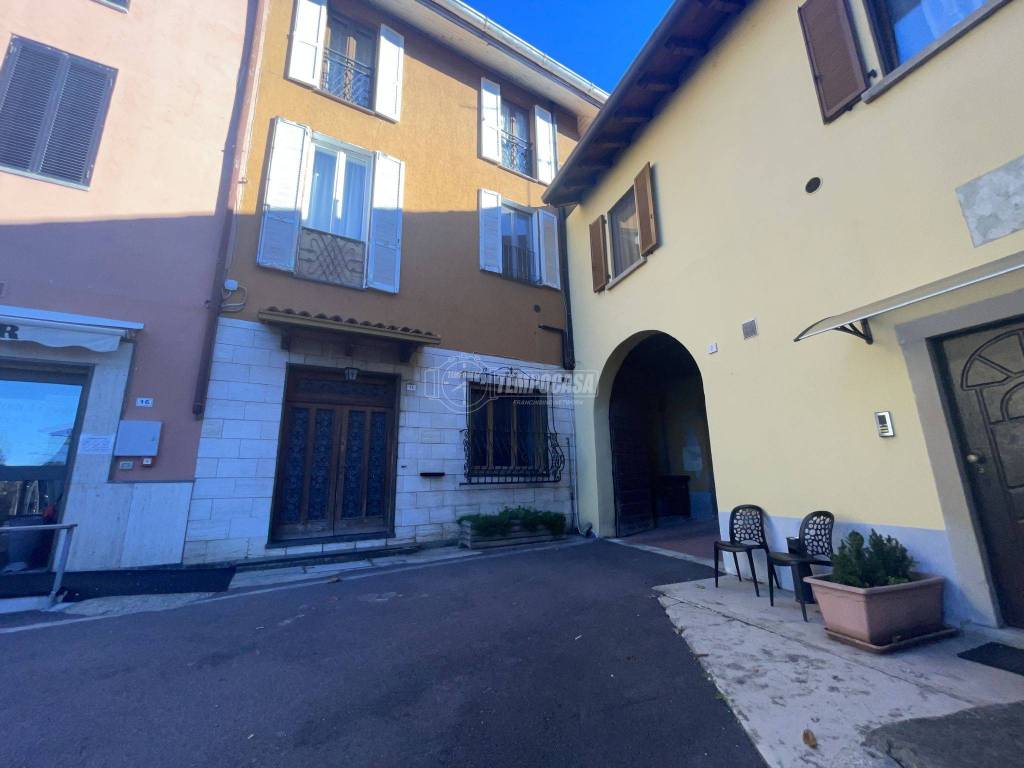Appartamento in vendita a Calco via San Rocco 6