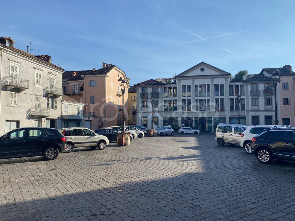 Negozio in affitto ad Acqui Terme piazza Orto San Pietro