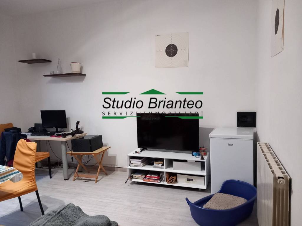 Appartamento in vendita a Carate Brianza via Pietro Verri