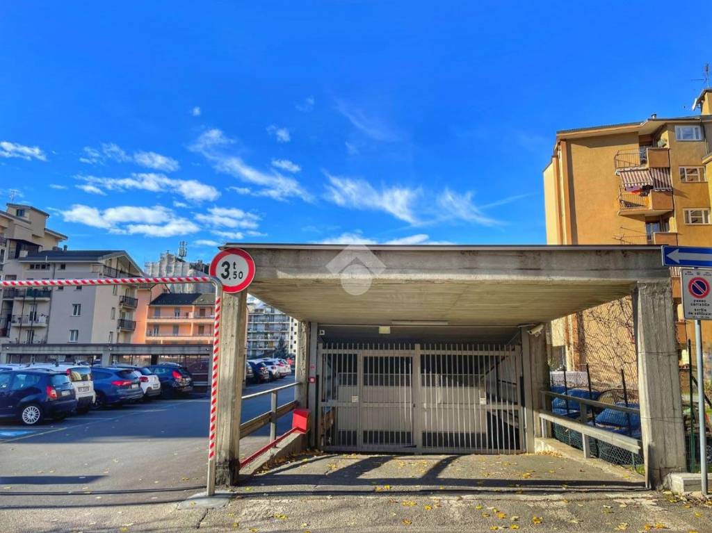 Garage in vendita ad Aosta via Chaligne, 3