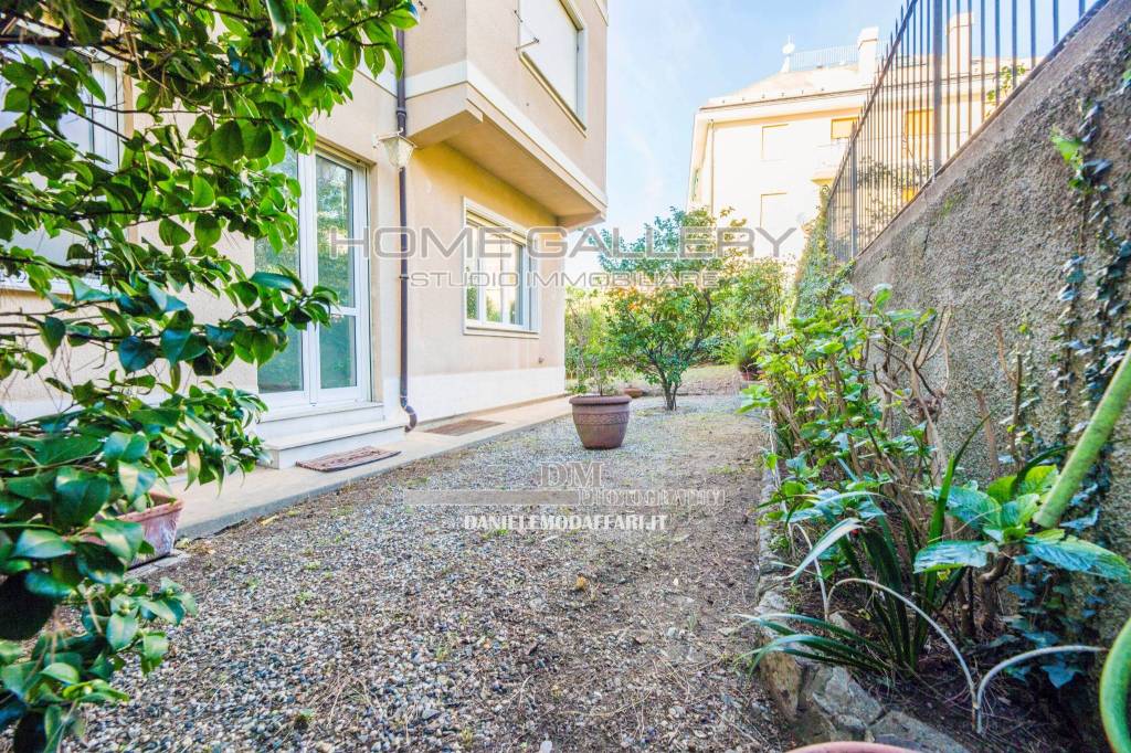 Appartamento in vendita a Genova via Siena