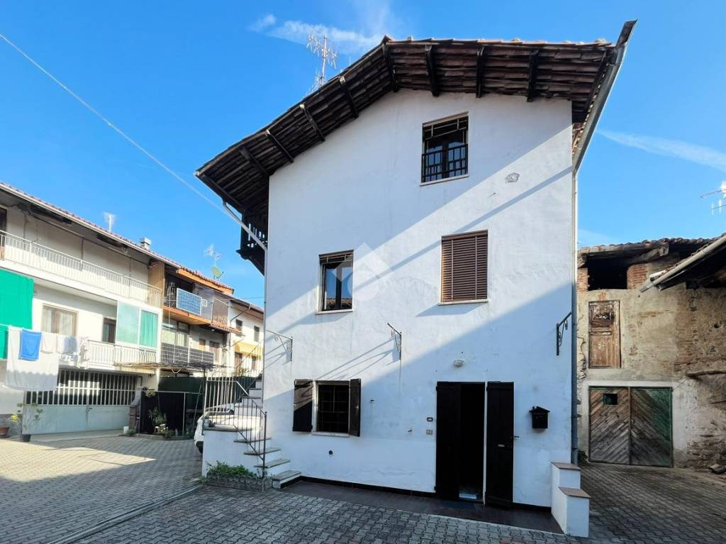 Casa Indipendente in vendita a Pavone Canavese via Trieste, 28