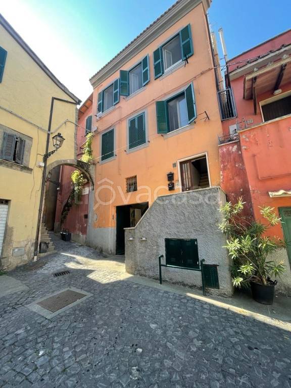Appartamento in vendita a Marino piazza Luigi Carlo Farini, 16