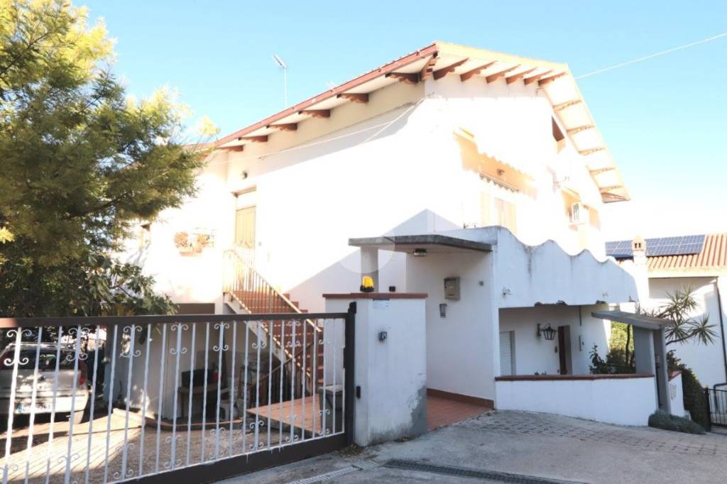 Casa Indipendente in vendita a Cappelle sul Tavo via Pignatara, 156