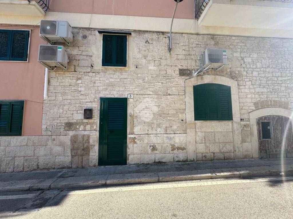 Casa Indipendente in vendita a Bari via Trieste, 1