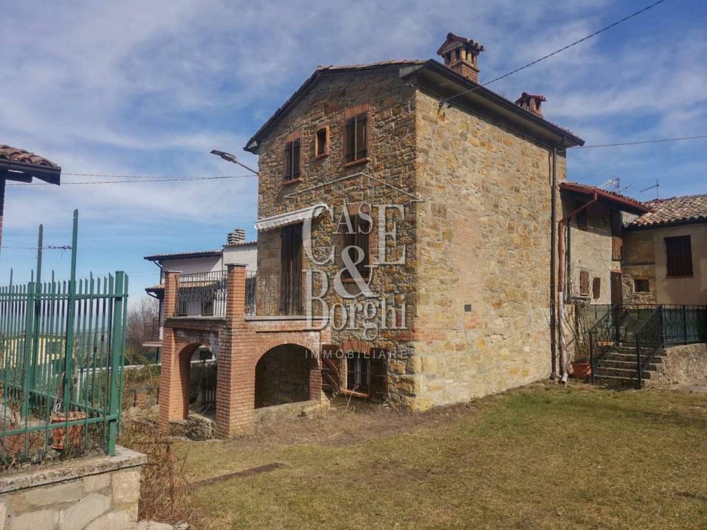 Casa Indipendente in vendita a Zavattarello località Pradelle