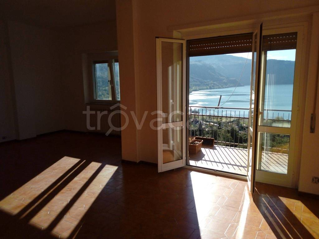Appartamento in in vendita da privato a Castel Gandolfo viale Bruno Buozzi, 30