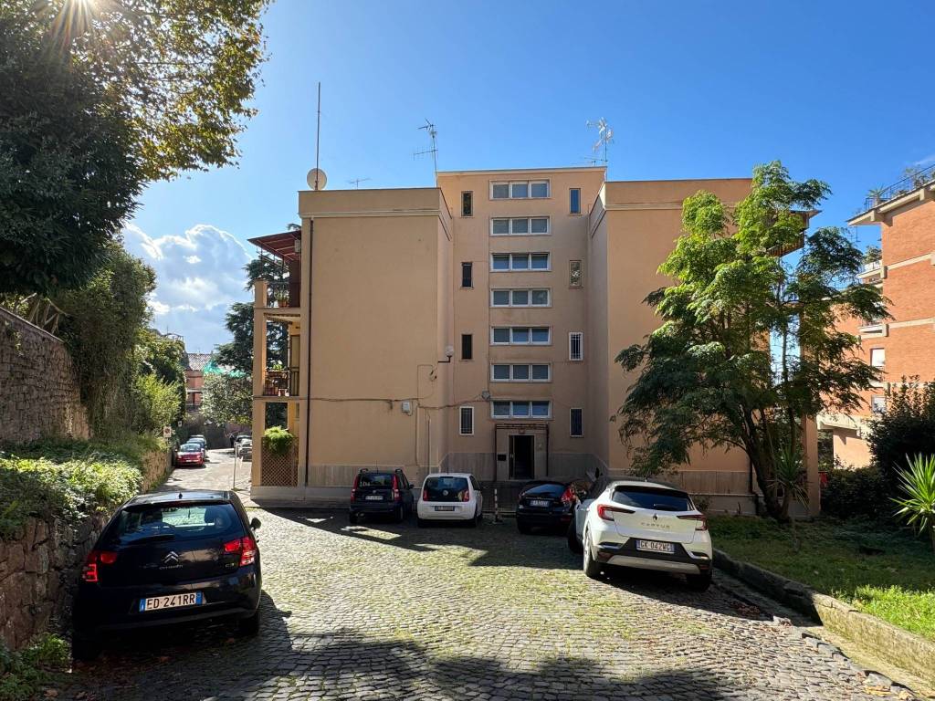 Appartamento in vendita a Genzano di Roma via Tevere, 4