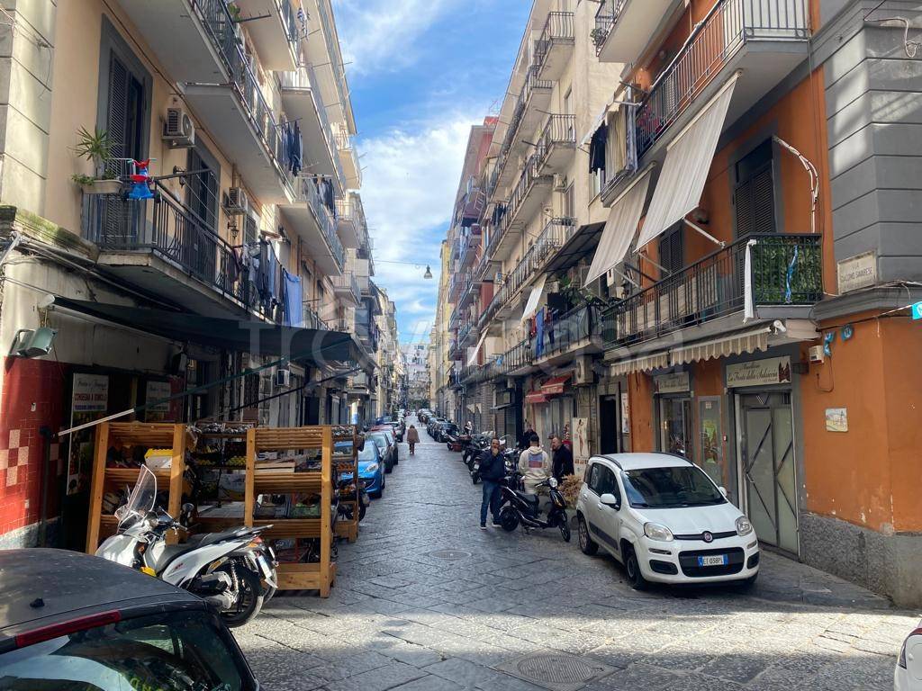 Negozio in vendita a Napoli via Giacomo Savarese, 19