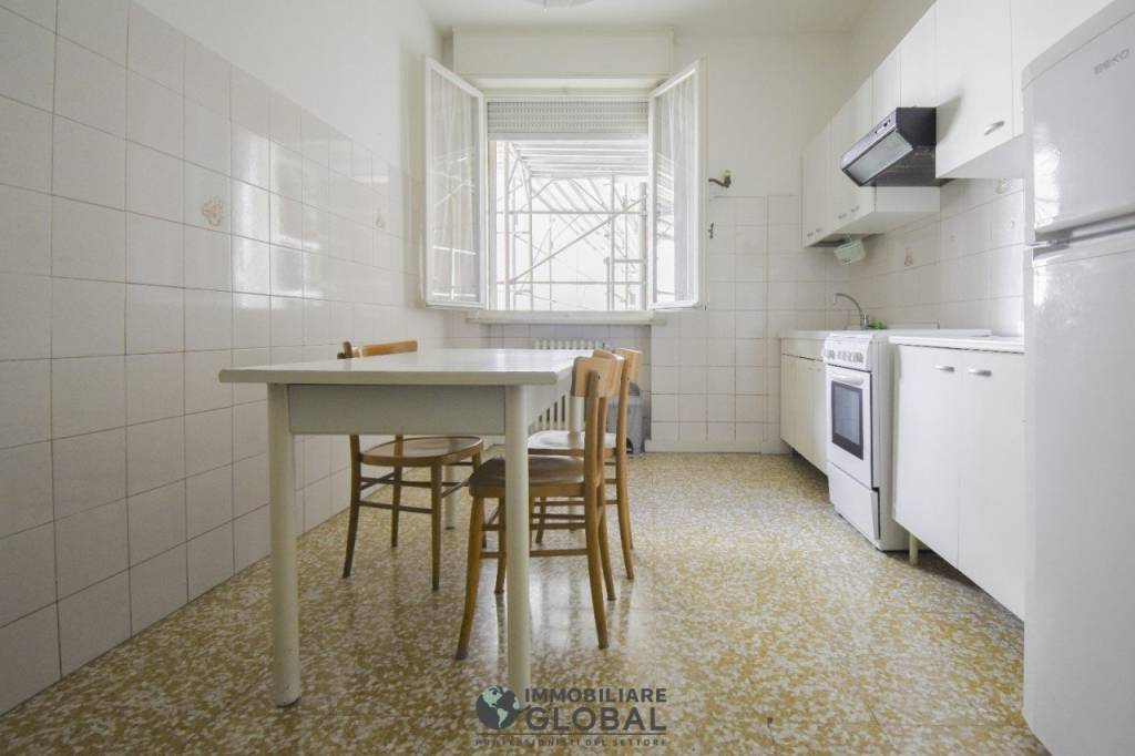 Appartamento in vendita a Modena via Emila est, 299