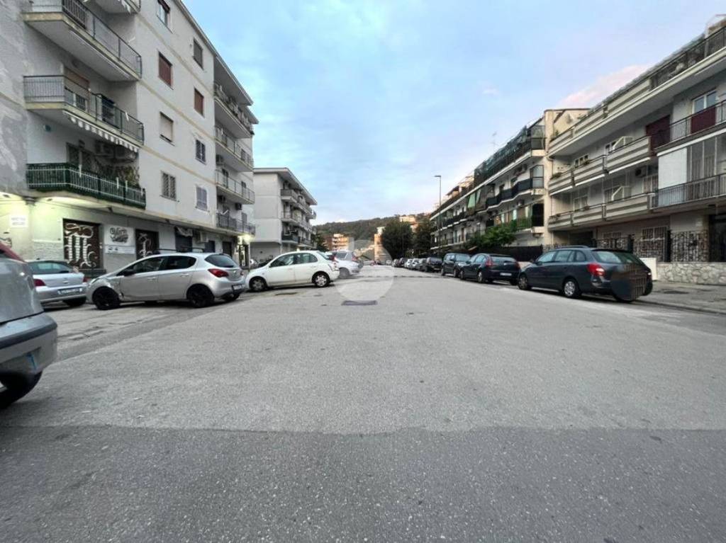 Appartamento in vendita a Napoli via marrone, 33