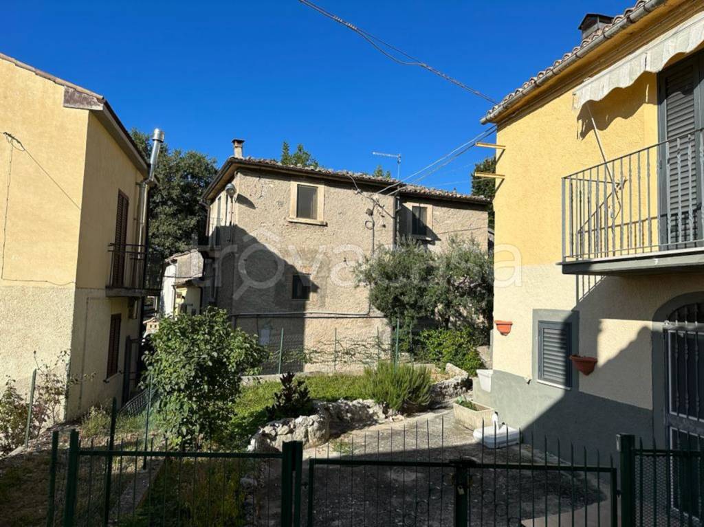 Casa Indipendente in vendita a Caramanico Terme contrada Fonte Santa Croce, 40