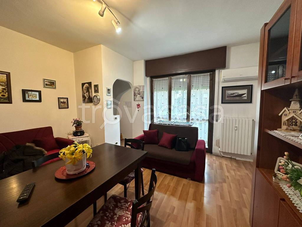 Appartamento in vendita a Cesano Boscone via dei Salici, 7