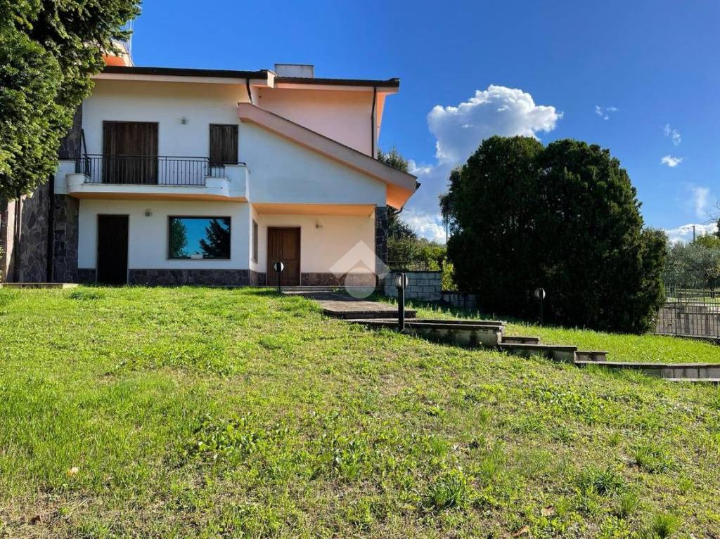 Villa Bifamiliare in vendita a Lanuvio porzione di bifamiliare Via Montegiove Nuovo, 98
