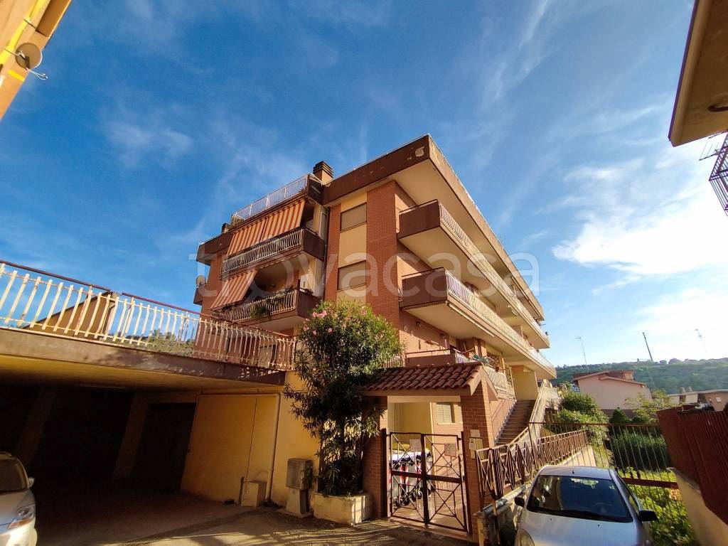 Appartamento in vendita a Monterotondo via Monti Sabini, 64