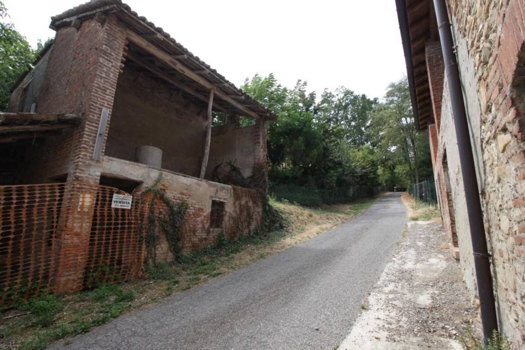 Colonica in vendita a Borgonovo Val Tidone via Pianello, 101