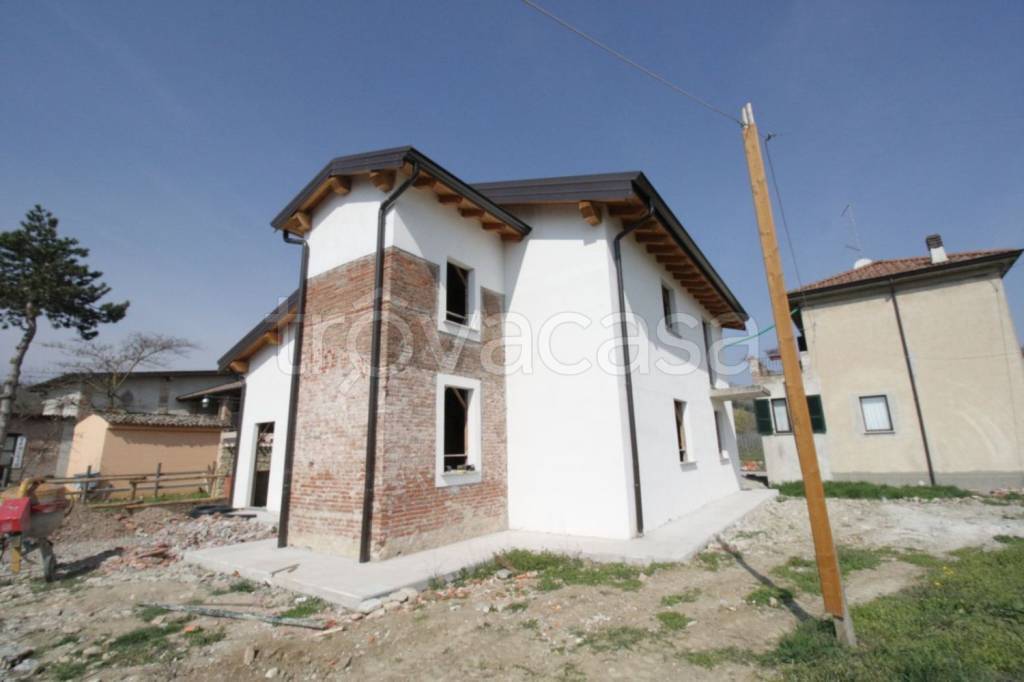 Villa in vendita a Borgonovo Val Tidone strada Provinciale della Val Tidone