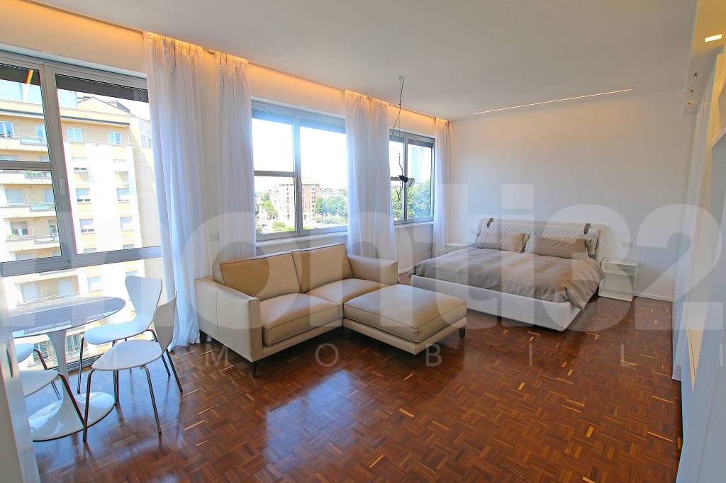 Appartamento in vendita a Milano via Francesco Cherubini