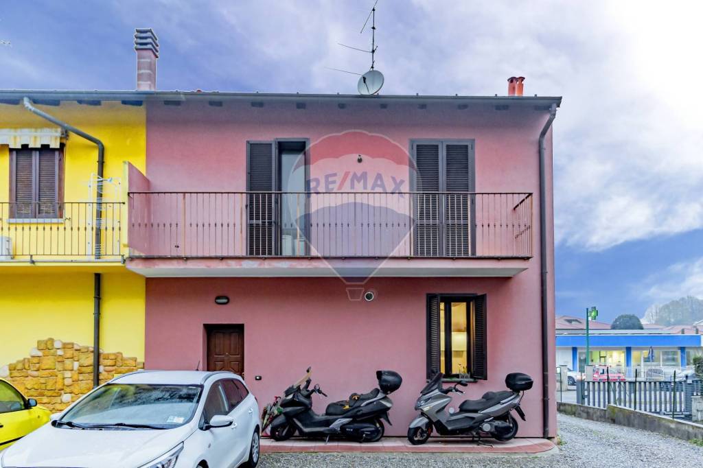 Casa Indipendente in vendita a Lentate sul Seveso via Filippo Gerbino, 9