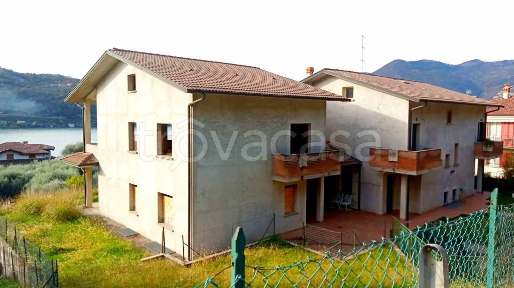 Villa Bifamiliare in vendita a Marone via Gandane