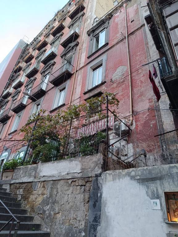 Appartamento in vendita a Napoli via San Giuseppe dei Nudi, 80