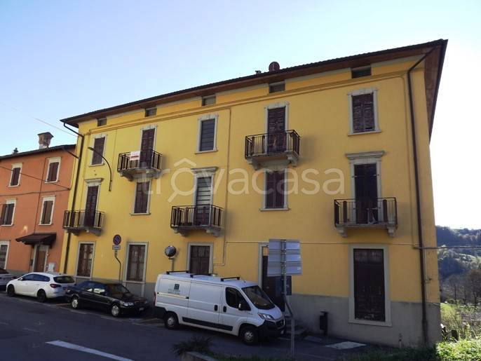 Appartamento in vendita a Val Brembilla via Roma