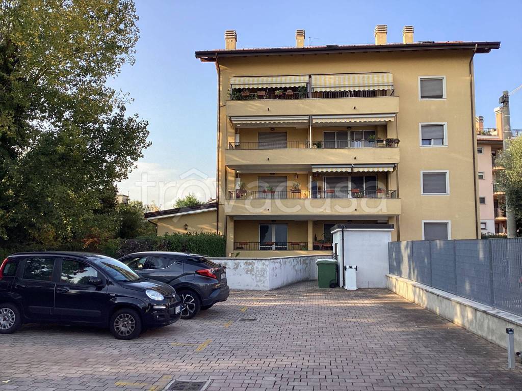 Appartamento in vendita a Bollate via Legnano, 20