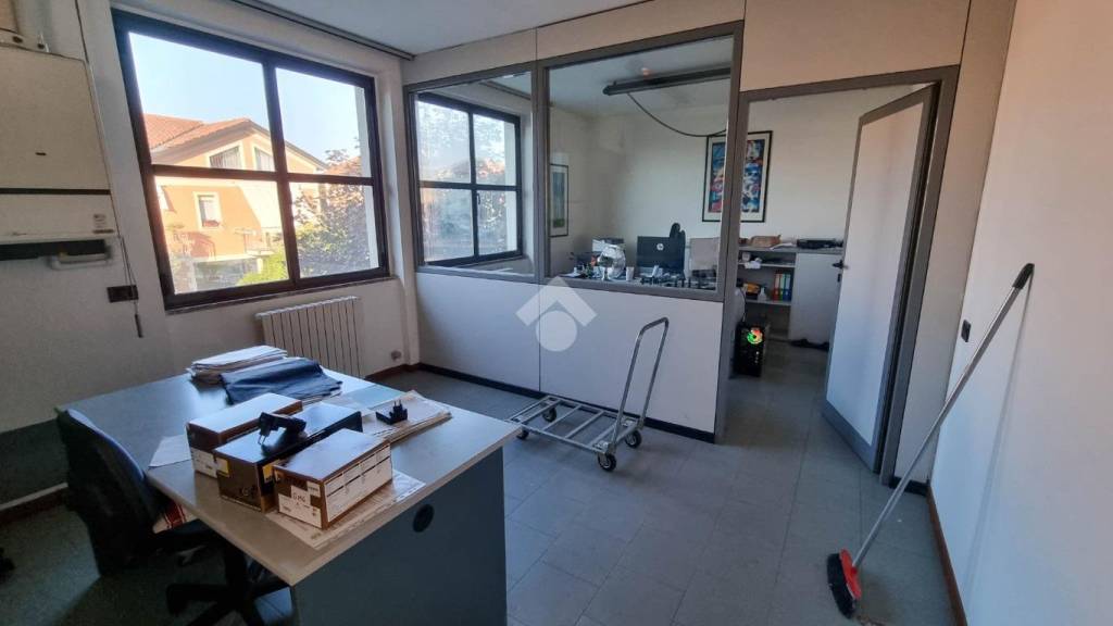 Ufficio in vendita a Cernusco Lombardone via spluga, 49