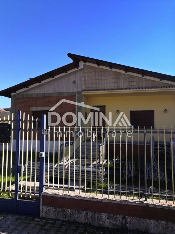 Villa in vendita ad Avezzano via Tiburtina Valeria, 184