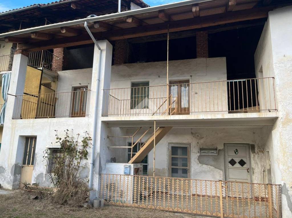 Casa Indipendente in vendita a Rocca Canavese borgata Montiglio, 16