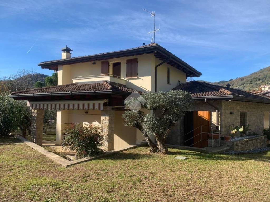 Villa in vendita a Foresto Sparso via Pescarie, 4