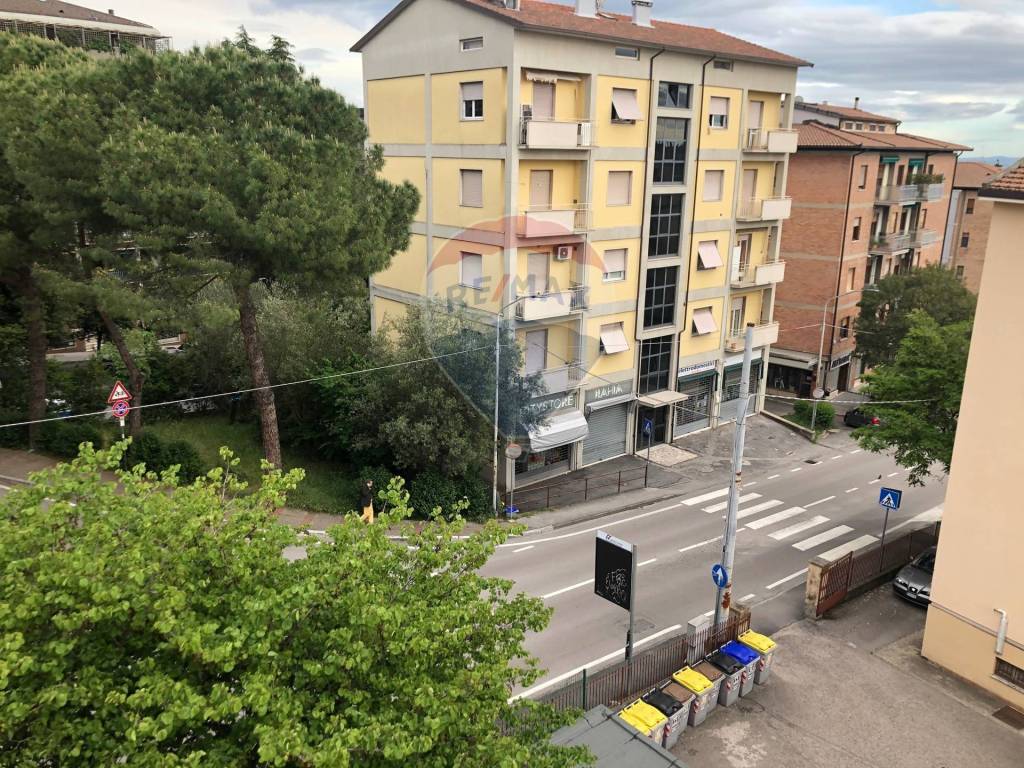 Negozio in affitto a Perugia via Delle Fonti Coperte, 38/f