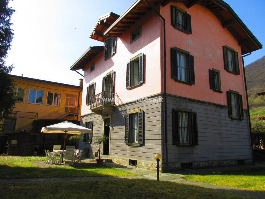 Villa in vendita a Sovere