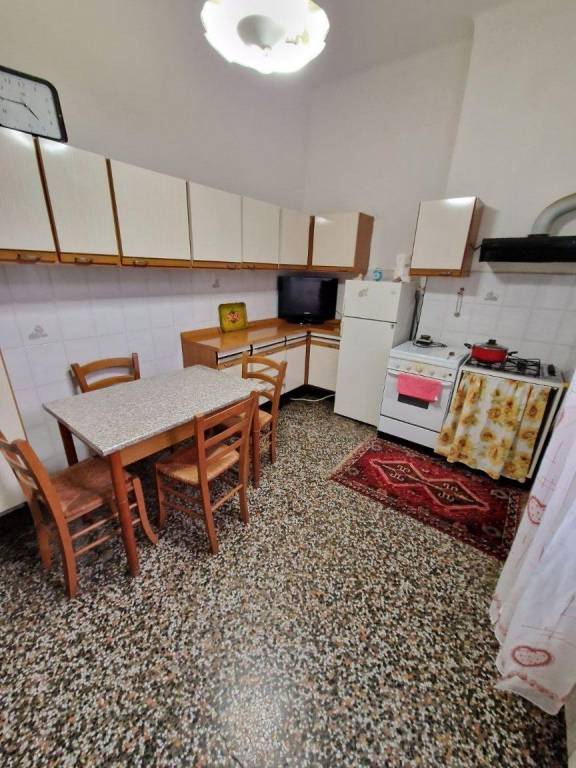 Appartamento in vendita a Genova via Bolzaneto, 64