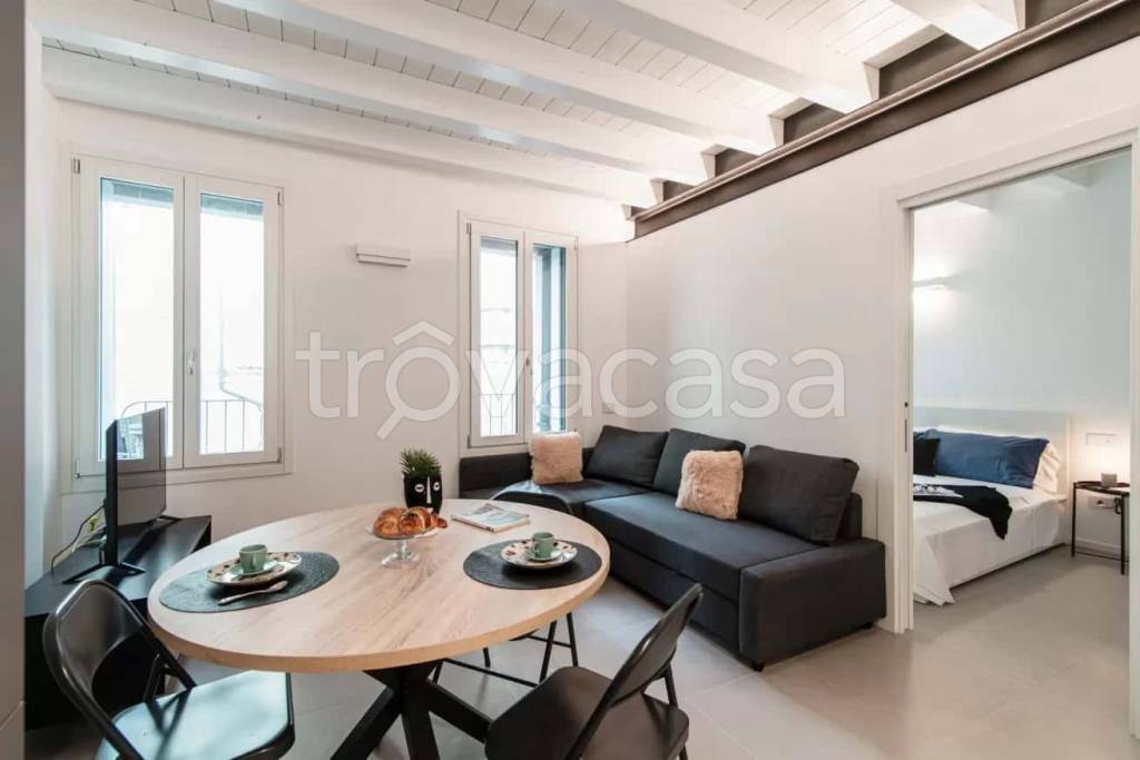 Appartamento in affitto a Como piazza Giovanni Amendola,11