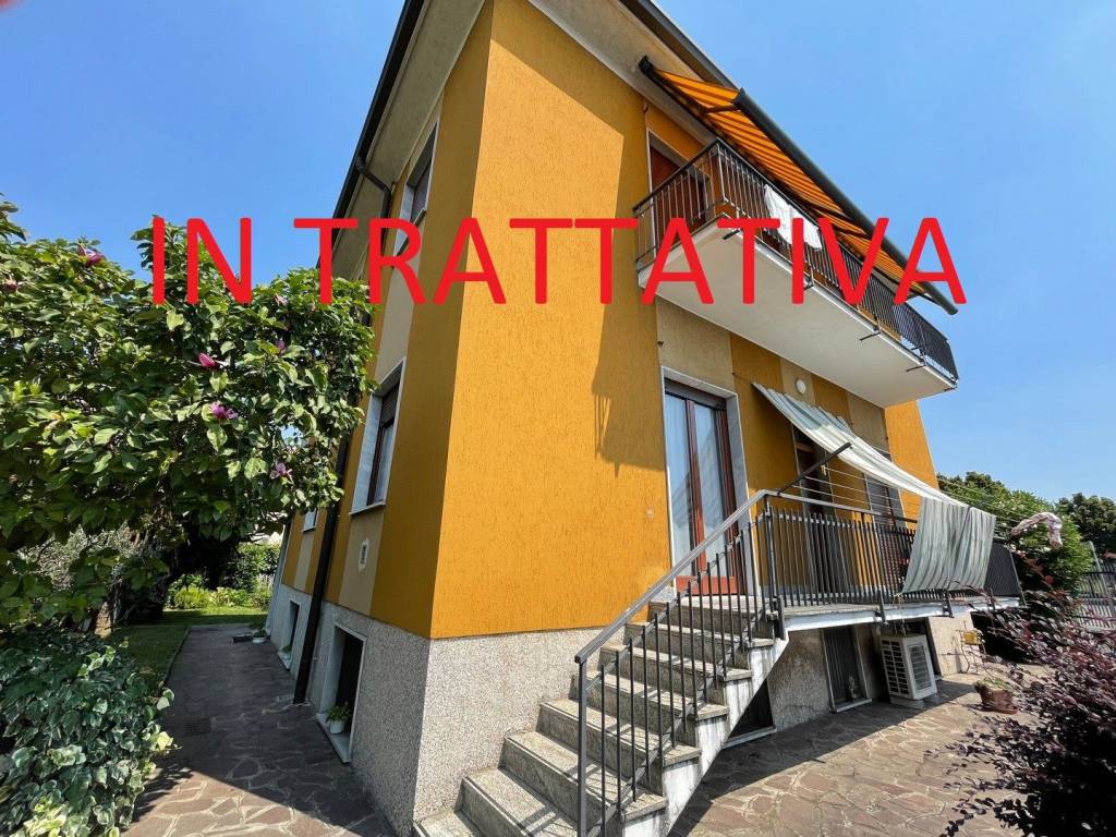 Villa Bifamiliare in vendita a Garbagnate Milanese