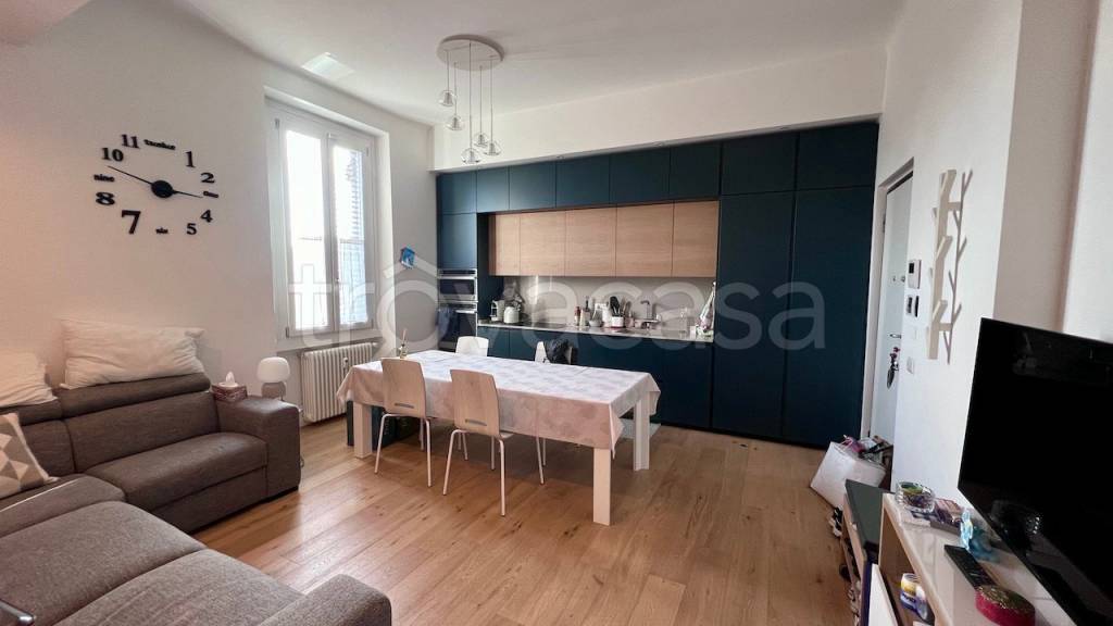 Appartamento in vendita a Milano via Giovanni Battista Sammartini, 47