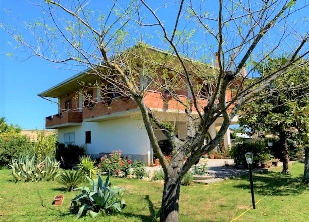 Casa Indipendente in vendita a Catignano via paludi 82