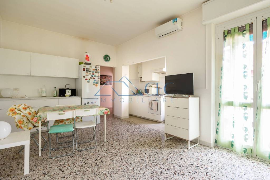 Appartamento in vendita a Milano via Derna, 34