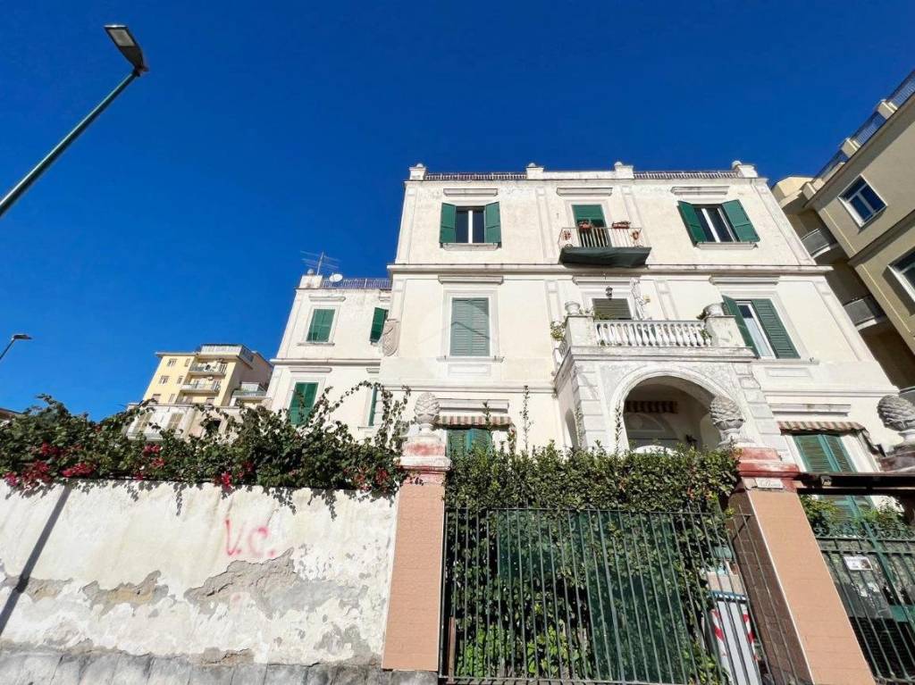 Appartamento in vendita a Napoli via plinio, 48