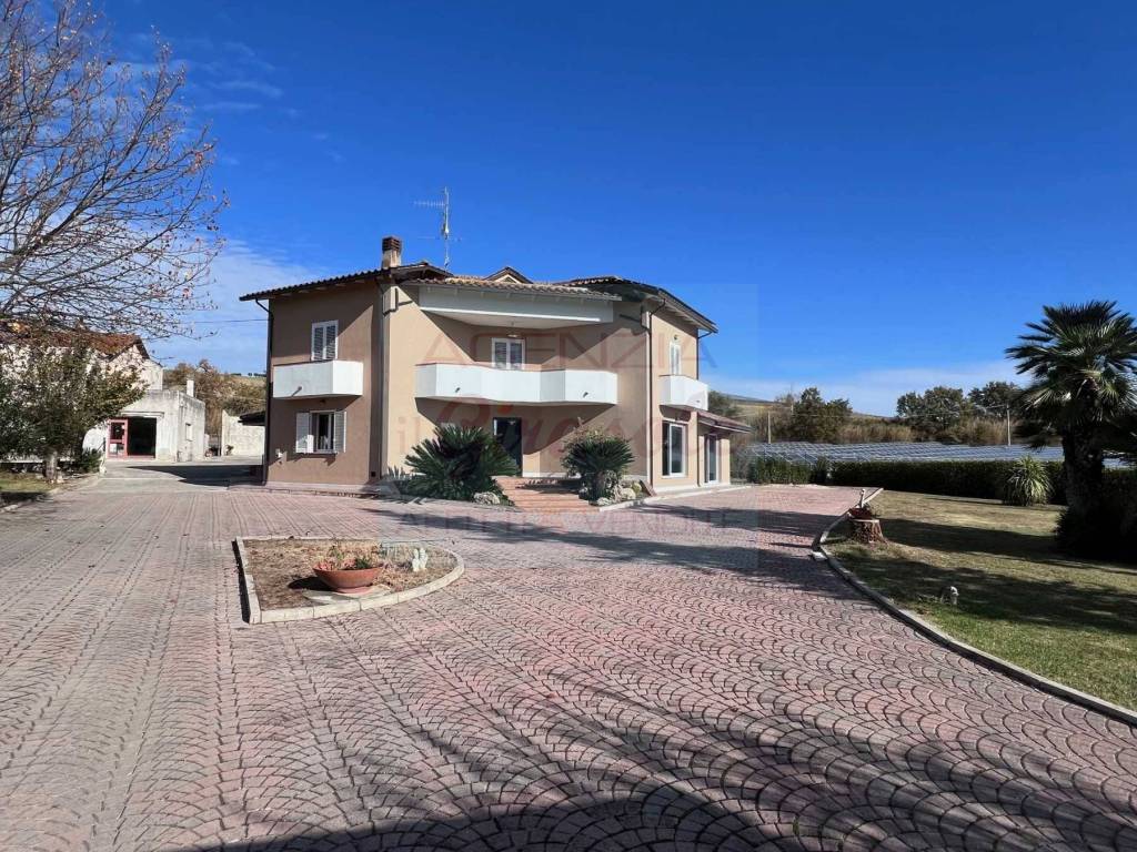 Villa in vendita a Sant'Omero mediana