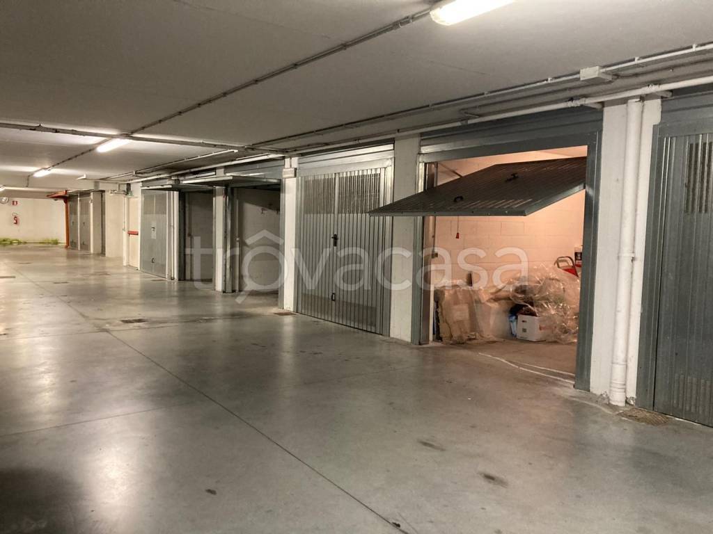Garage in vendita a Bologna via Alberto Legnani, 74