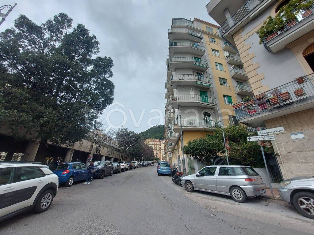 Appartamento in vendita a Salerno via Matteo Silvatico