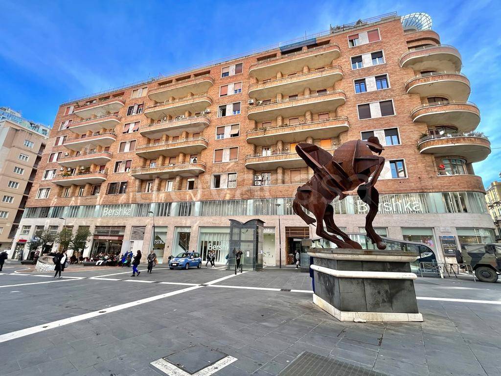 Appartamento in vendita a Napoli via Toledo, 129