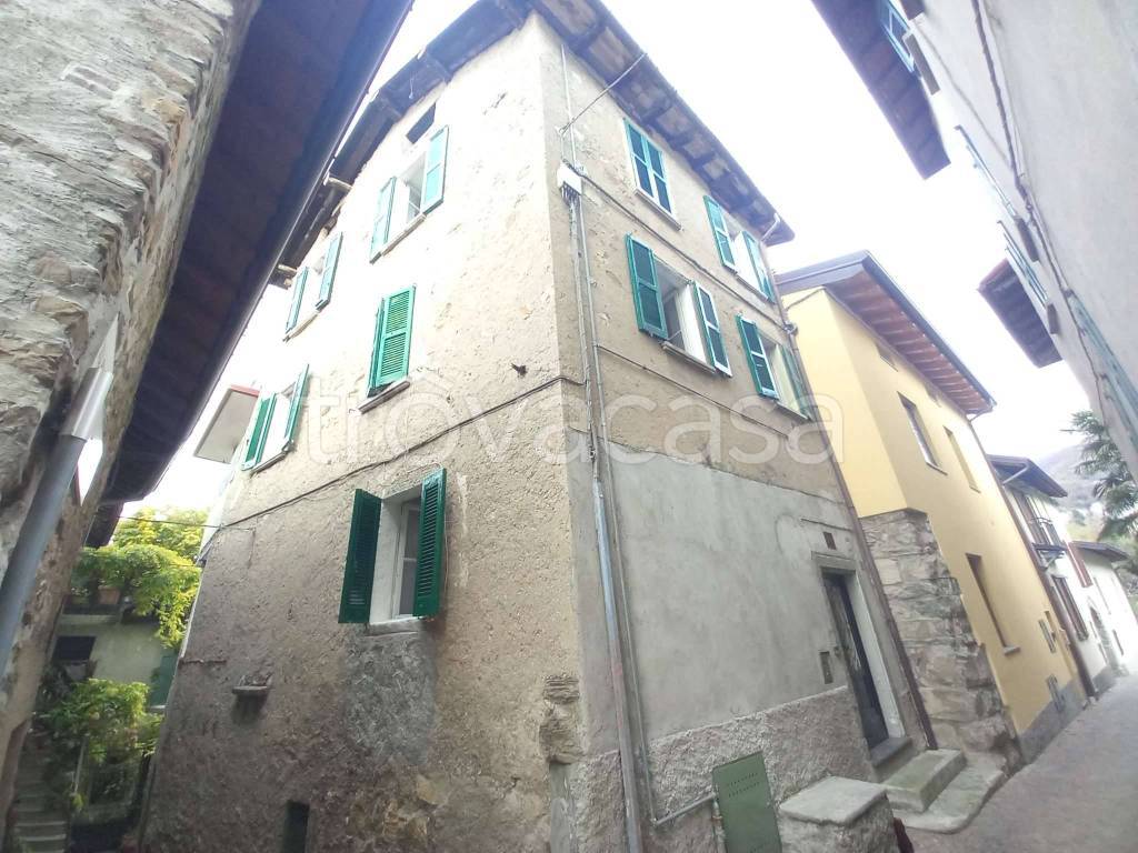 Casa Indipendente in vendita a Calolziocorte via Grigne