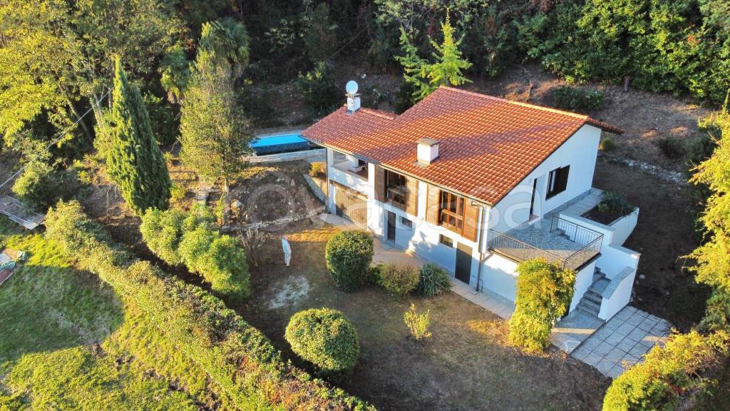 Villa in vendita a Luino via Torretta