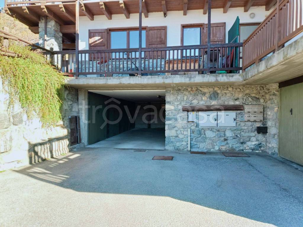 Garage in vendita ad Aosta frazione porossan-chiou