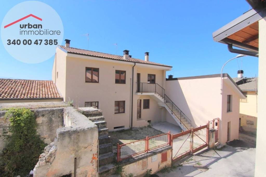 Casa Indipendente in vendita a L'Aquila via Castel Dell'Ovo, 21